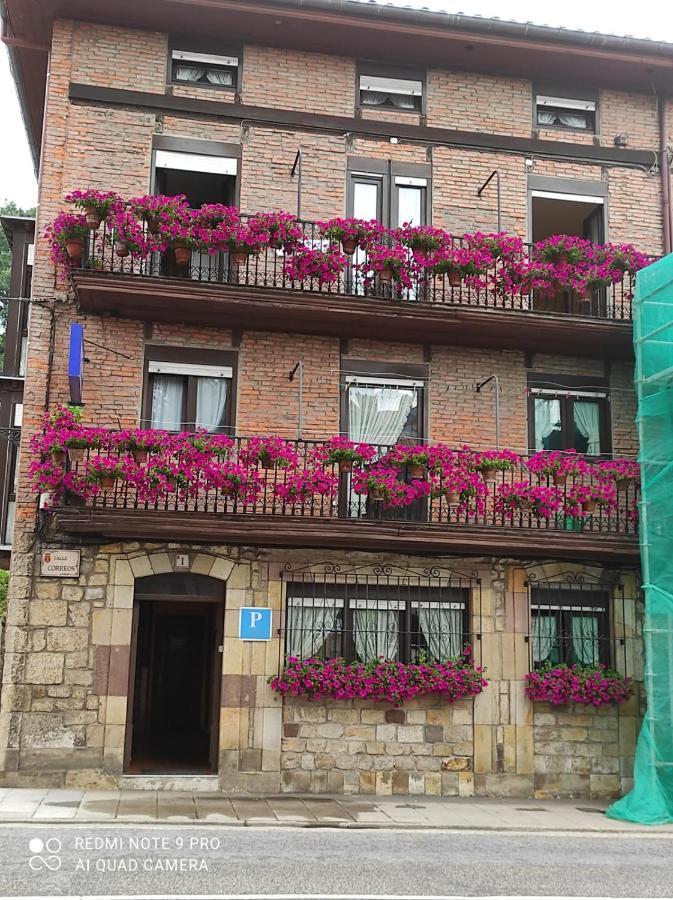 Pension Rosa Cabezon De La Sal Exterior photo